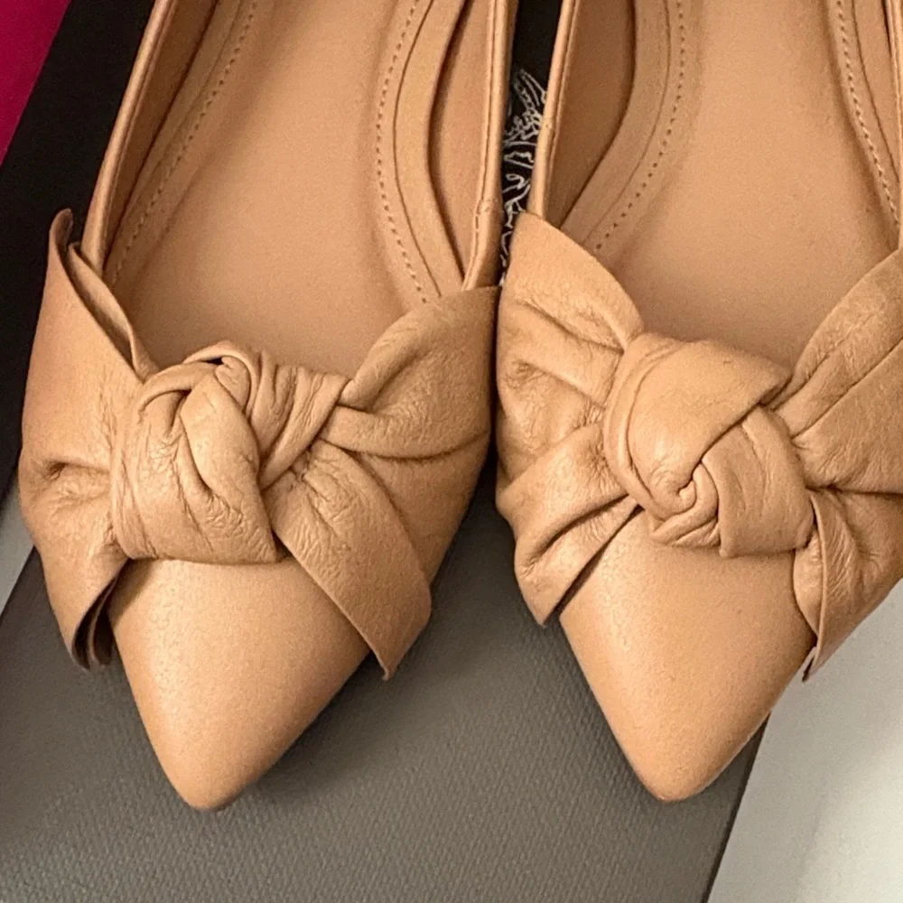 Vince Camuto Tan Knotted Pointed-Toe Flats NWOT - Picture 3 of 10